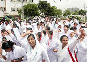 Pakistani nurses protesting